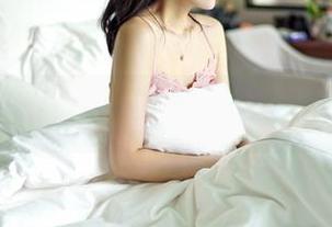 Feilin嗲囡囡 – 当鱼子酱fish遇上红裙，她的壁纸我能盯一天。