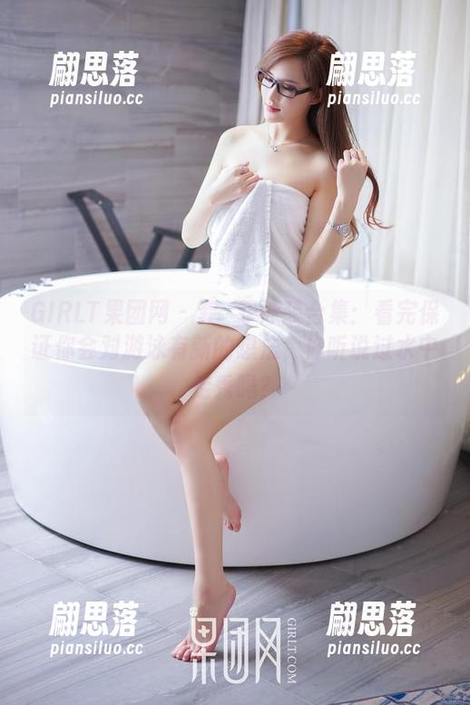 GIRLT果团网 - 龚玥菲泳装合集：看完保证你会对游泳有新的想法，你听说过水中走秀吗？