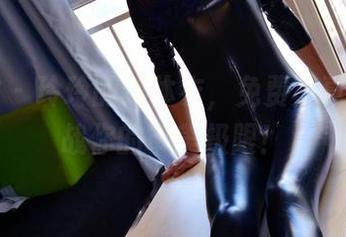 PANS – 玲玲的连体衣，免费写真只为挑战你的审美极限！