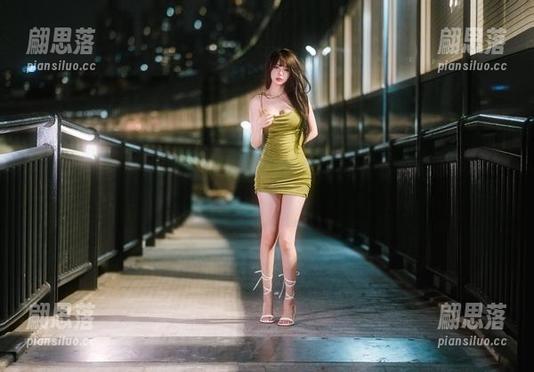 冬日暖阳：Tina很妖孽呀的私拍套图，能给你一个意外的小打击。