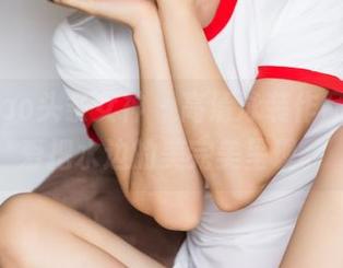 TouTiao头条女神 – 高清泳装作品，周夕爱把水边的美完美呈现。