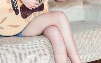 TouTiao头条女神 – 图包里包藏着周思超的连衣裙，虽然无圣光偏爱低调，但细节总是迷人得很。