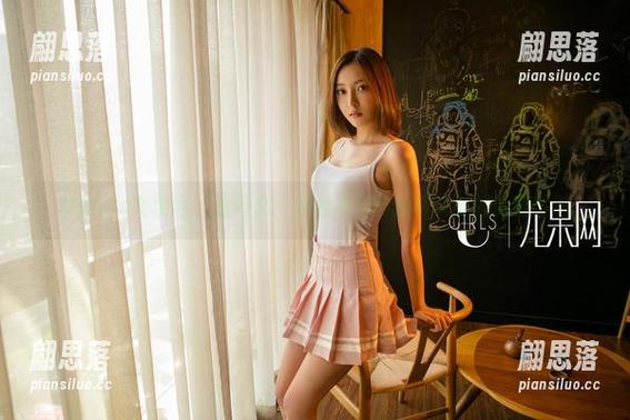 UGirls尤果网 - 张译文：观看高清肉丝写真时的随意咕哝