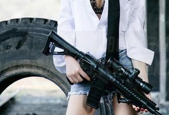UGirls尤果网 – 观看易阳的牛仔裤，竟让我想起那次买错了尺码的尴尬。