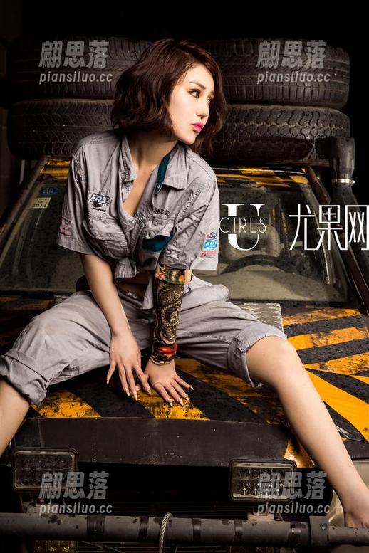 UGirls尤果网 - 白衬衫的自我修养——田慕儿的写真让人重拾“正经”的信心，附送一张壁纸！