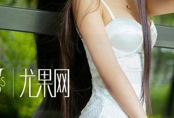 UGirls尤果网 – 最新穆菲菲的牛仔裤写真，看得停不下来，谁说牛仔裤不精彩？