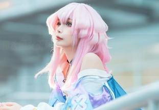 Umeko J和永恒女王玛莉卡:在网盘里发现美,让我不自觉咕哝了一声。