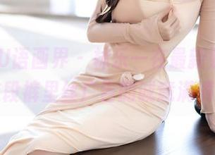 XIAOYU语画界 – 林乐一在最新照片里，这段裤里丝广告的诚意满满！