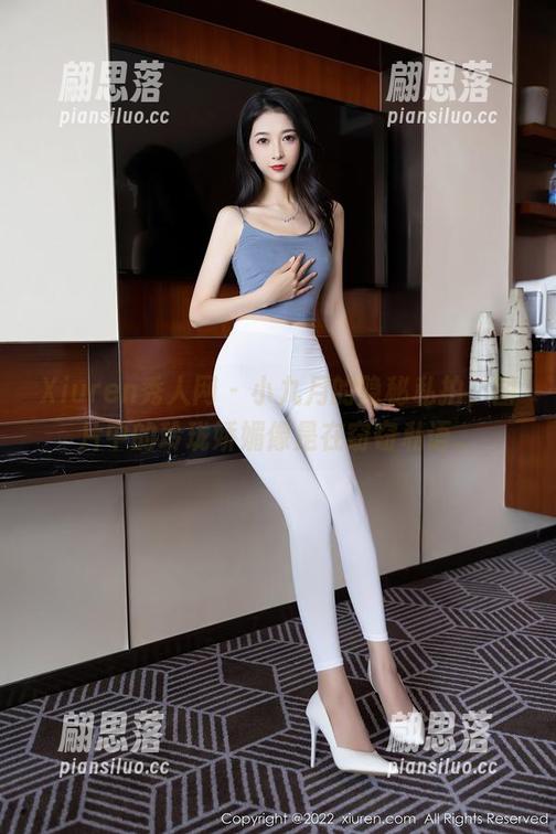 Xiuren秀人网-小九月 Xiuren秀人网 - 小九月的隐秘私拍,图片中的玲珑娇媚像是在窃窃私语。