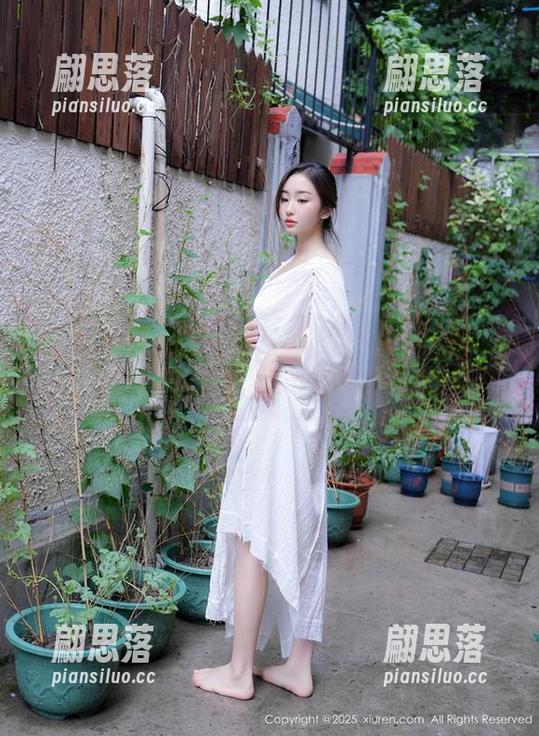 Xiuren秀人网 - 我只想说，真心为杨晨晨sugar的黑丝美腿作品感到惊叹，太撩了！
