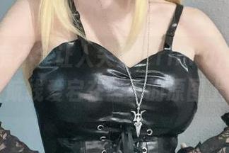 这组私房不会让人失望，rinka冲田凛花与碧蓝航线爱宕在盛夏的原图上跳舞。