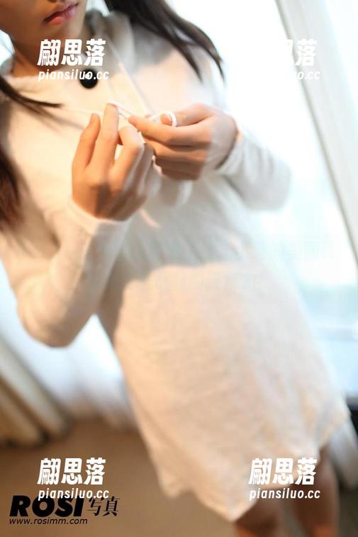 rosi-小莉 rosi - 新的自拍图集上线,小莉的美图真的是在挑战我的抵抗力!