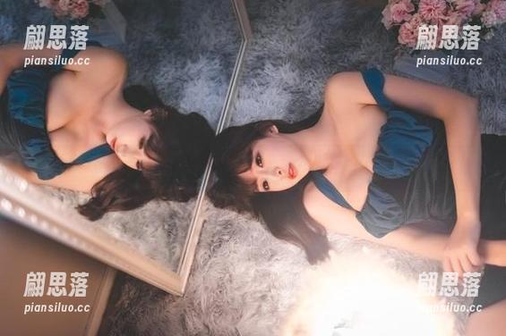一幅幅原图，w黑米粥w这个OL角色本来是给工作加持的吧？