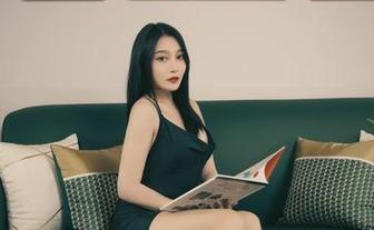 丽柜 – 就这丝袜？英子的壁纸原图比我想象的丰富