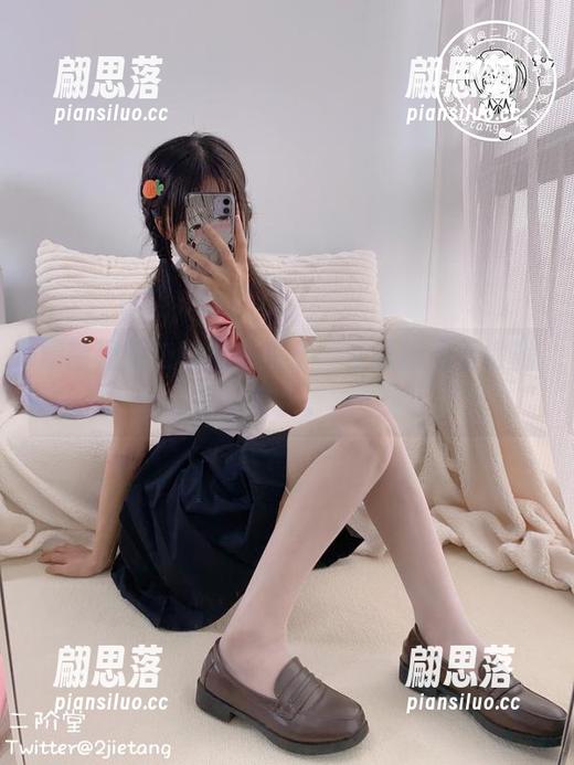 原图里的二阶堂宅绘子，圣诞旗袍看得我直乐。