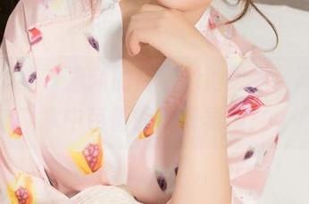 克拉女神 – 最新的慕菲泳池更新，简直是水中芭蕾的现场表演！