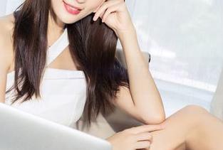 克拉女神 – 哇哦，盈盈的白衬衫私拍，纸飞机都想点赞。