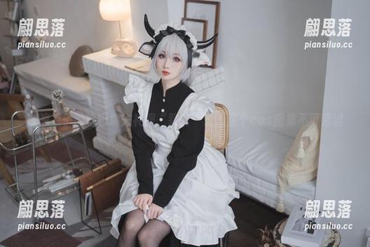 被凉凉子的恰巴耶夫礼服“致敬”了，这个cos图集不可错过