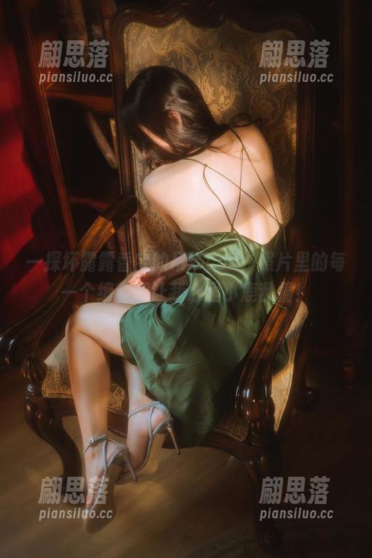 一探坏露露香宝的吊带cos，照片里的每一个细节都让我心里小鹿乱撞！