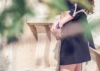 头条女神 – 网袜在尹菲脚边，原图分享的魔力