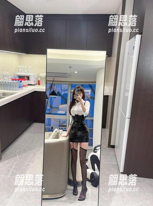 奔跑的晶骡子 微密圈 - 奔跑的晶骡子在线黑色写真,各种姿势巧妙让人多看一眼