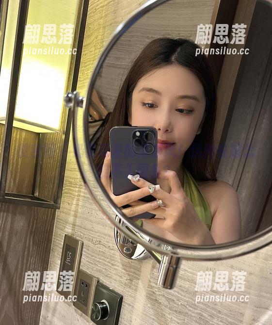 微密圈 - 奶雯带来的清凉风！这种衣服怎能不入图集？