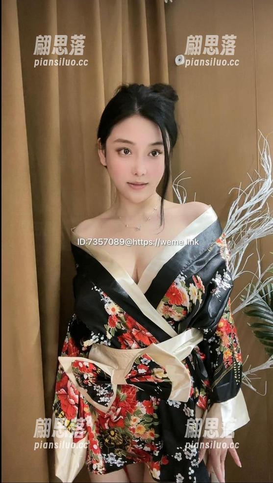微密圈 - 奶雯的黑皮裙全集，隐约透露的性感让我捉摸不透