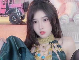 今天的主人公是小小奶瓶儿：她的和服套图让我怀疑自己会不会穿着去超市！