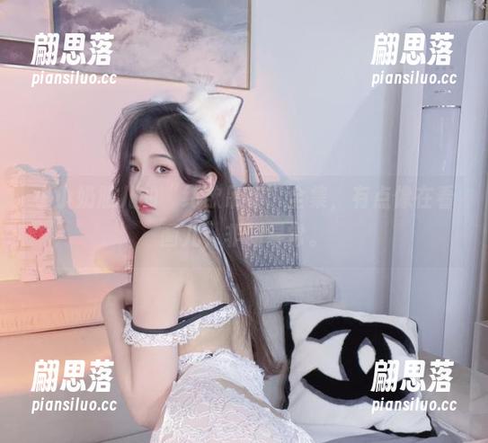 小小奶瓶儿的“纯欲吊带”全集，有点像在看画儿，非同寻常。