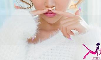 尤果网 – 贝拉的全套校服写真，像是从课桌搬来的青春回忆。