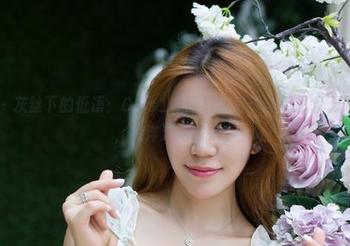 尤物馆 – 灰丝下的低语：Cris_卓娅祺的写真让我想起无尽的午后，懒洋洋地发呆。