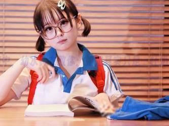 图集中，幼水铃衣教你：姐姐其实只是一杯奶茶！