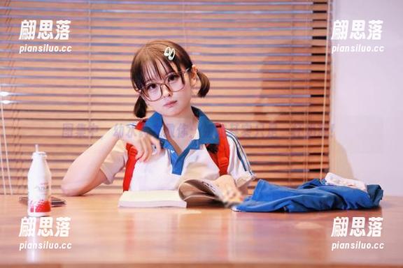 图集中，幼水铃衣教你：姐姐其实只是一杯奶茶！