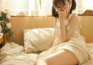 写真之下，幼水铃衣的“秘书”日常