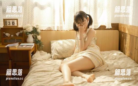 幼水铃衣 写真之下,幼水铃衣的“秘书”日常