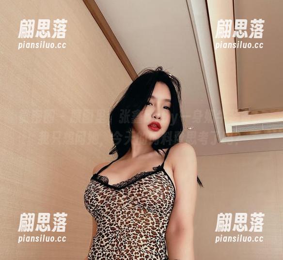 张鑫baby 微密圈 - 原图里,张鑫baby一身奶牛装备,我只想问她,今天的饲料费思考了吗?