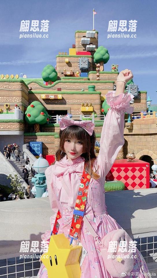 彩芸_Nebula的神奇吊带图集：衣服是少了点，但好像乐趣并没有少！