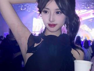 就这样看着怡子yiii的美图，冰公主的角色让我想起了那股不可名状的吸引力。