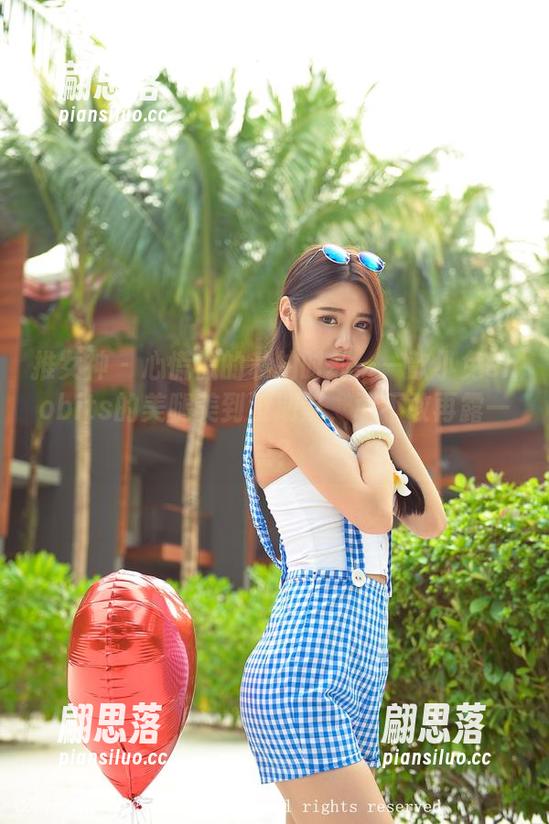 推女神 - 心慌慌的私拍时刻——歆小兔chobits的美腿美到没朋友，敢不敢再露一点？