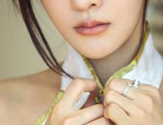 推女郎 – 田芯娜的镂空图册：灵魂与皮肤的拉锯战！