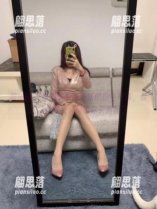 提袜少女 微密圈 - 看提袜少女最新的粉色写真,保证你会想要麻麻给你买新袜子