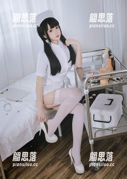 日奈娇的圣光芙莉莲写真，看来光芒比我还耀眼呢！