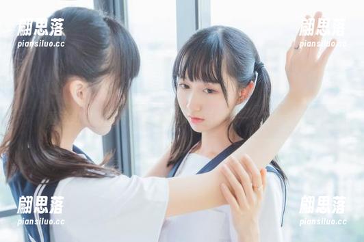 木绵绵OwO 看这组定制图片,木绵绵OwO活脱脱一个灰丝女王!