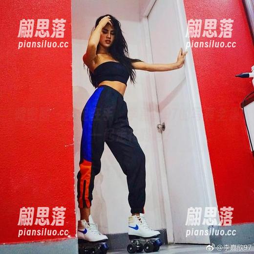 微密圈 - 美足在手，李嘉欣97的写真全集，一起走花路吗？