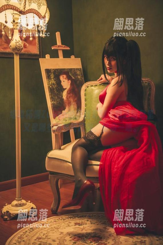 柘烟Zuken 细数柘烟Zuken的蕾丝汇聚,精选图包里又是哪些意外搭配呢,值得一瞧。