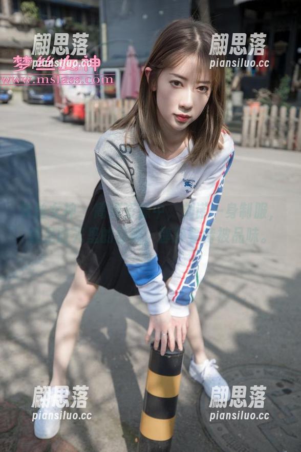 梦丝女神-刘诺 梦丝女神 - 高清资源中,刘诺一身制服,像是时光里的静谧,静静等待被品味。