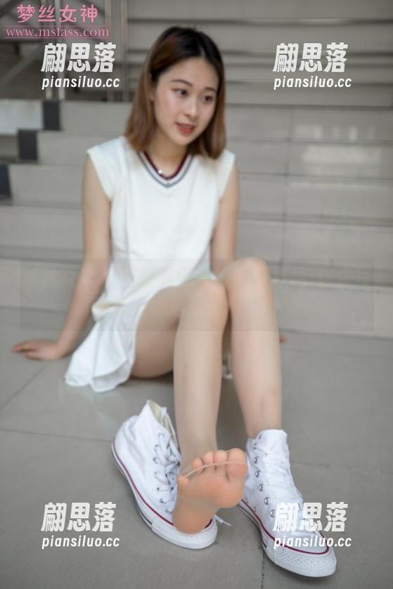 梦丝女神 - 正好看到香萱的双马尾-这张写真真让人想起了青春的味道。
