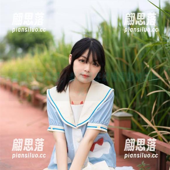 最新写真亮相，梨瑾瑾在幼稚园的快乐时光！