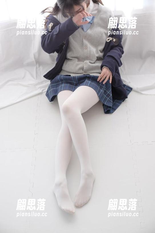 森萝财团 - 不喧哗也不淡定，卉子的丝袜写真让我反思分享的内涵