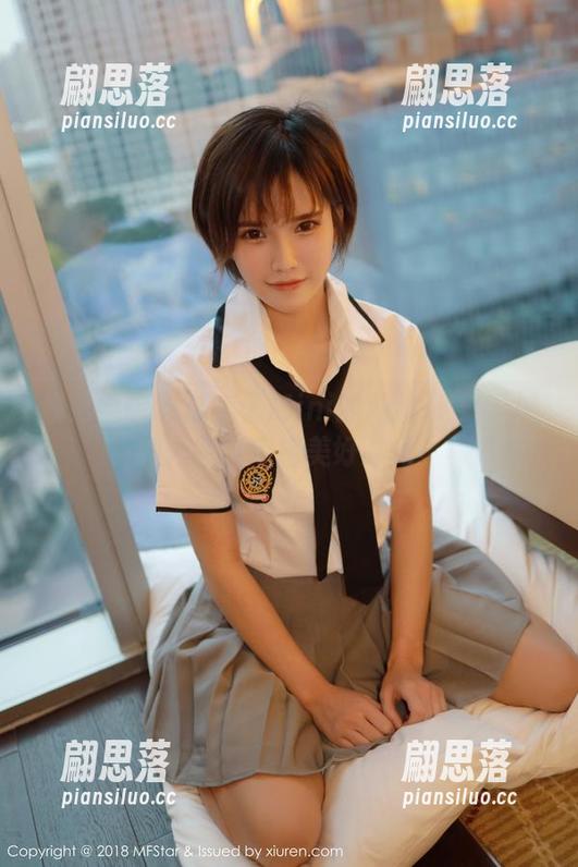 模范学院-糯美子Mini 模范学院 - 糯美子Mini的私拍JK:看她如何随意定格美好时光。